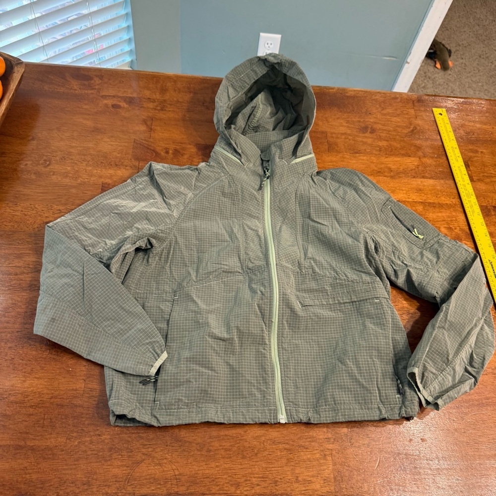 Lululemon Women's Convertible Ripstop Hiking Jacket Laurel Green size 6 gorpcore